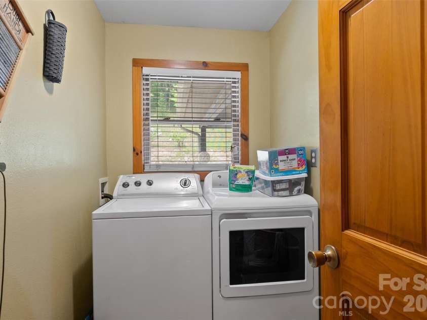 125 Harris Circle, Sylva, NC 28779.  MLS# CAR4389308, YatesRealty ID 40099. 