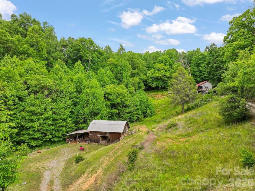 125 Harris Circle, Sylva, NC 28779.  MLS# CAR4389308, YatesRealty ID 40099. 
