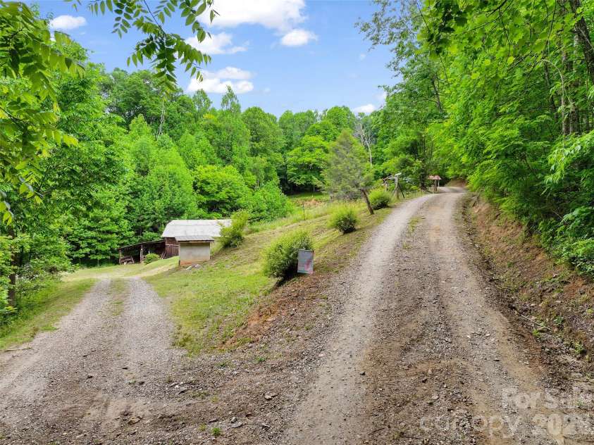 125 Harris Circle, Sylva, NC 28779.  MLS# CAR4389308, YatesRealty ID 40099. 