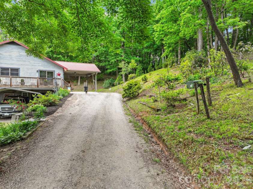 125 Harris Circle, Sylva, NC 28779.  MLS# CAR4389308, YatesRealty ID 40099. 
