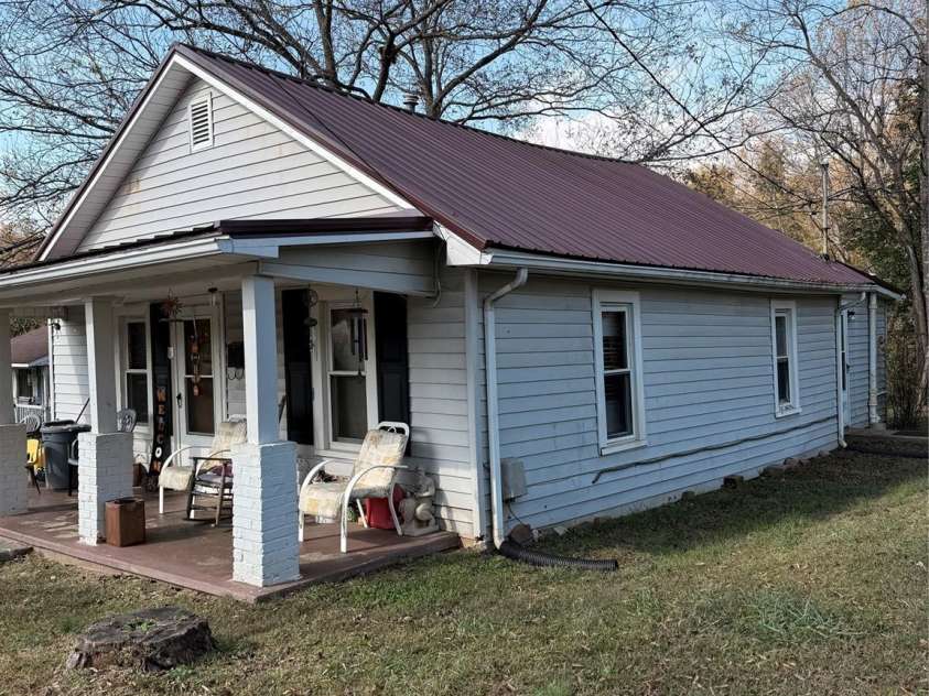 1418 Huggins Street, Statesville, NC 28677.  MLS# CAR4324884, YatesRealty ID 401. 