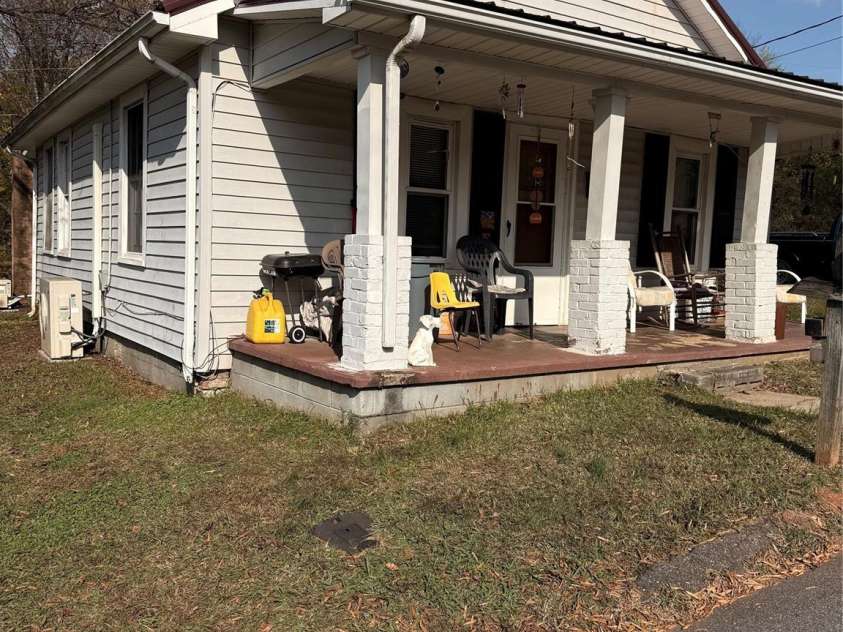 1418 Huggins Street, Statesville, NC 28677.  MLS# CAR4324884, YatesRealty ID 401. 
