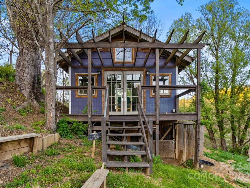 3717 Bend Of Ivy Road, Marshall, NC 28753.  MLS# CAR4209288, YatesRealty ID 401. Elevated Art Studio