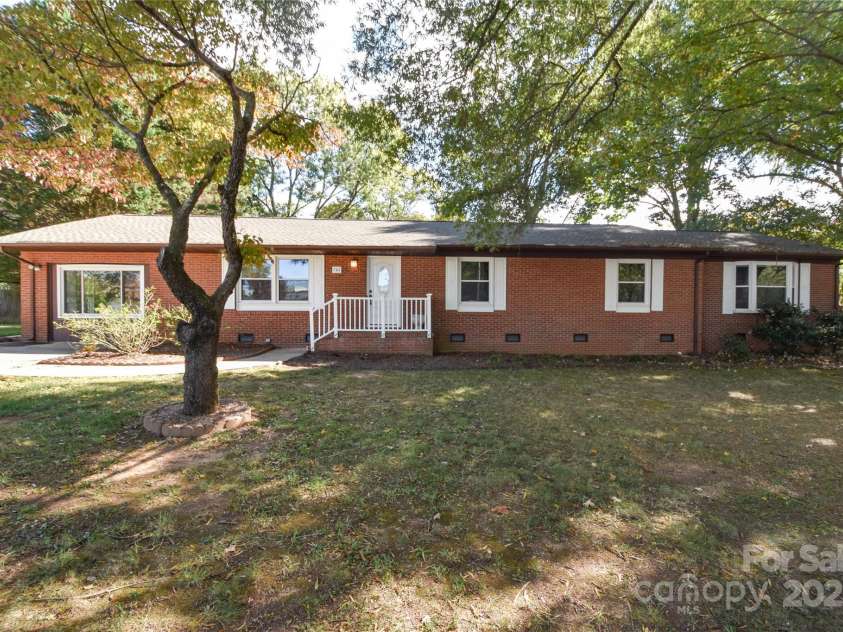 846 Magnolia Street, Mooresville, NC 28115.  MLS# CAR4313374, YatesRealty ID 401. 