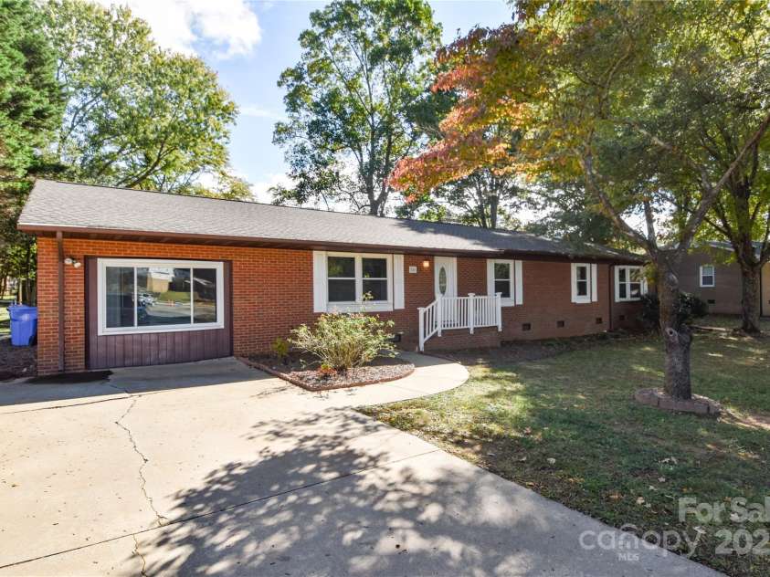 846 Magnolia Street, Mooresville, NC 28115.  MLS# CAR4313374, YatesRealty ID 401. 