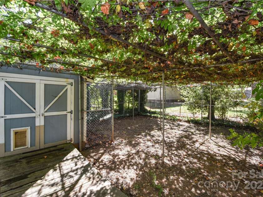 846 Magnolia Street, Mooresville, NC 28115.  MLS# CAR4313374, YatesRealty ID 401. 