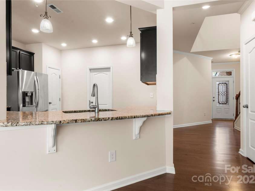 113 Burlingame Court, Mooresville, NC 28117.  MLS# CAR4228046, YatesRealty ID 4010. Breakfast Bar