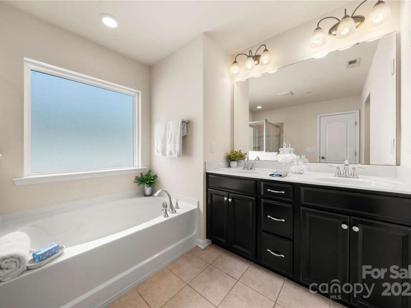 113 Burlingame Court, Mooresville, NC 28117.  MLS# CAR4228046, YatesRealty ID 4010. Primary Bathroom