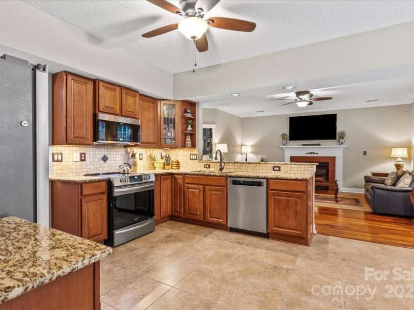 131 Misty Arbor Lane, Mooresville, NC 28117.  MLS# CAR4333134, YatesRealty ID 4010. Kitchen