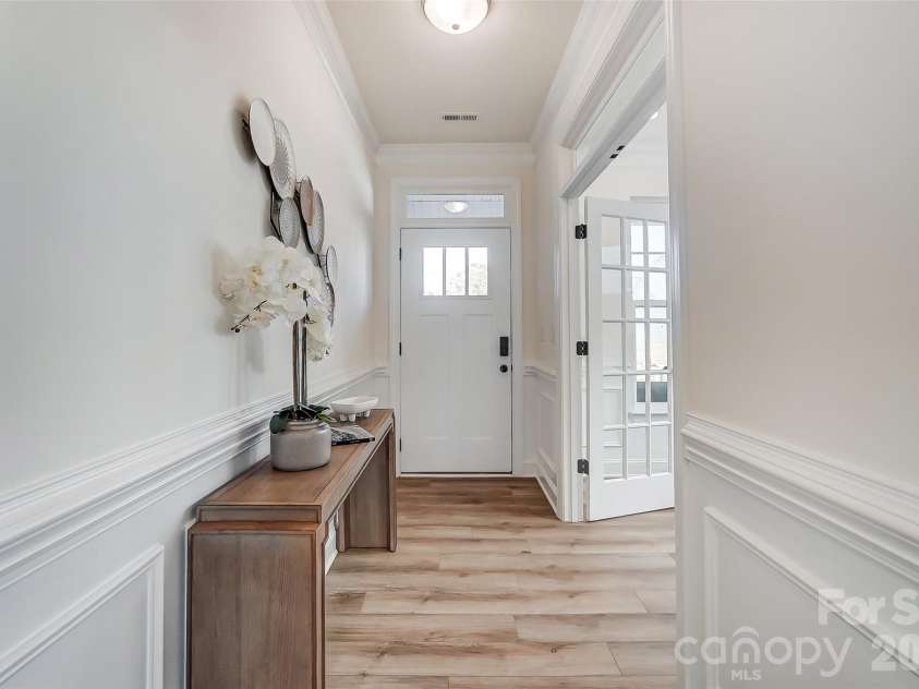 2223 Caravan Lane, Stanley, NC 28164.  MLS# CAR4398021, YatesRealty ID 40101. Entryway