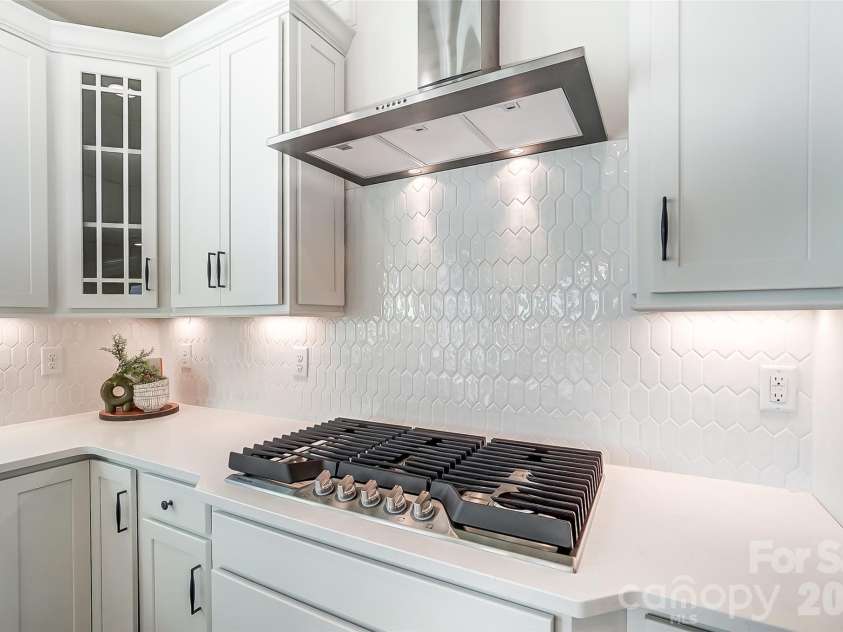 2223 Caravan Lane, Stanley, NC 28164.  MLS# CAR4398021, YatesRealty ID 40101. Kitchen