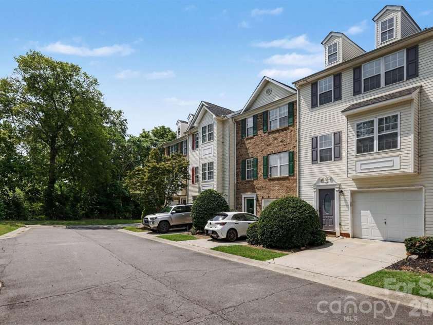 308 Langhorne Drive, Mount Holly, NC 28120.  MLS# CAR4405120, YatesRealty ID 40103. 