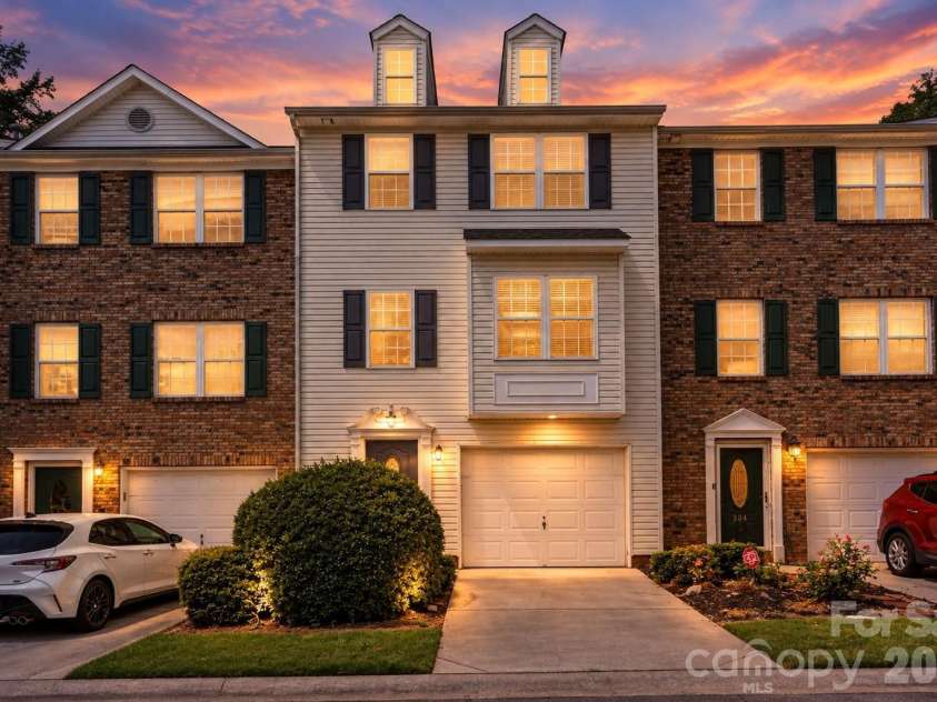 308 Langhorne Drive, Mount Holly, NC 28120.  MLS# CAR4405120, YatesRealty ID 40103. Welcome Home!