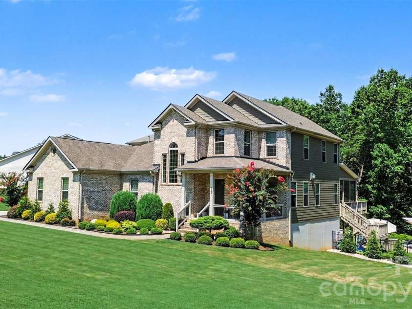 122 Campanile Drive, Mooresville, NC 28117.  MLS# CAR4405204, YatesRealty ID 40104. 