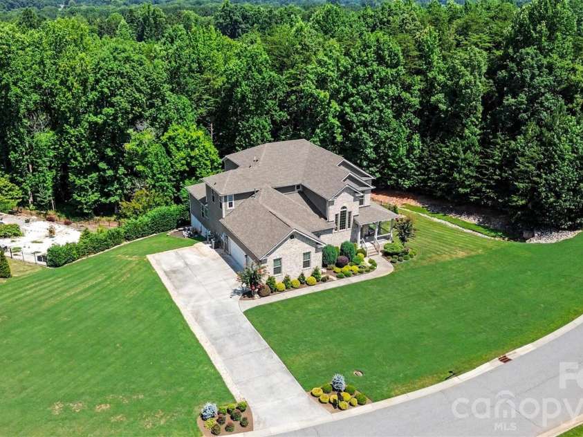 122 Campanile Drive, Mooresville, NC 28117.  MLS# CAR4405204, YatesRealty ID 40104. 