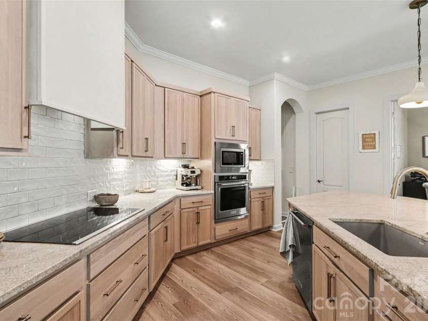 122 Campanile Drive, Mooresville, NC 28117.  MLS# CAR4405204, YatesRealty ID 40104. 