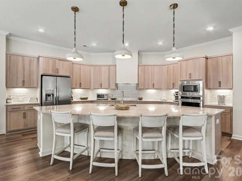122 Campanile Drive, Mooresville, NC 28117.  MLS# CAR4405204, YatesRealty ID 40104. Spacious kitchen with oversized island