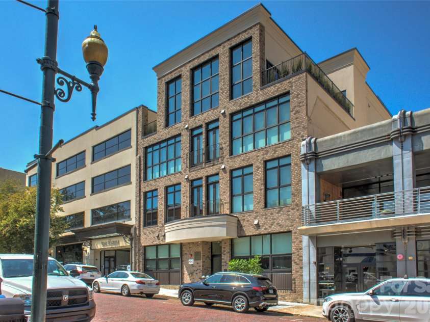 17 Market Street, Asheville, NC 28801.  MLS# CAR4405563, YatesRealty ID 40105. 