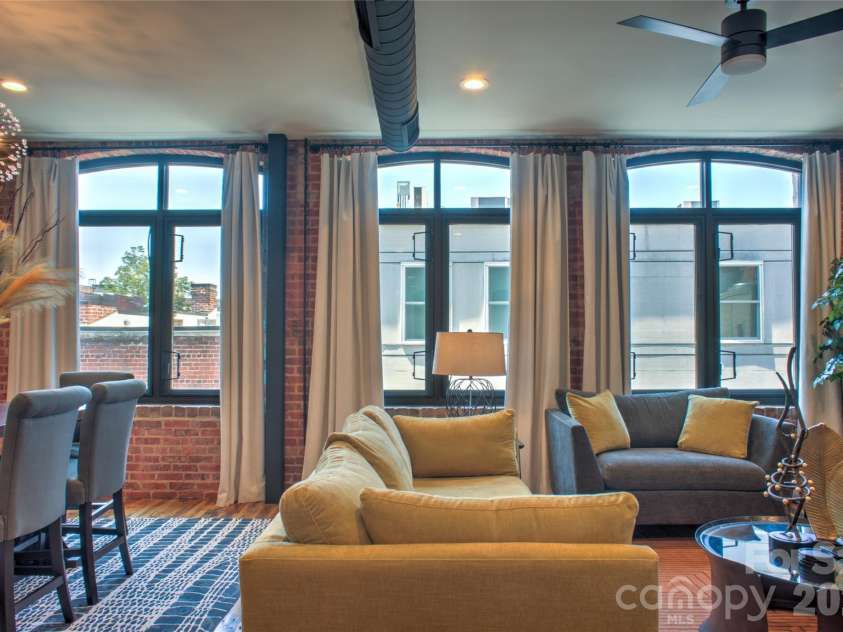 17 Market Street, Asheville, NC 28801.  MLS# CAR4405563, YatesRealty ID 40105. 