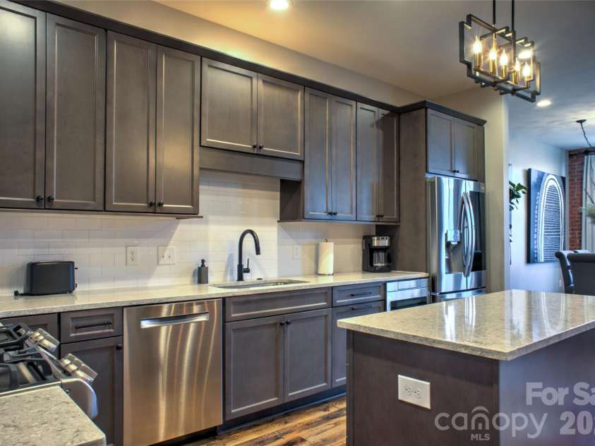 17 Market Street, Asheville, NC 28801.  MLS# CAR4405563, YatesRealty ID 40105. 