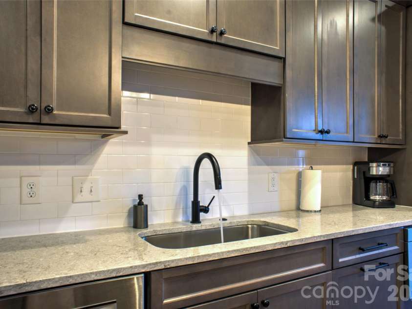 17 Market Street, Asheville, NC 28801.  MLS# CAR4405563, YatesRealty ID 40105. 
