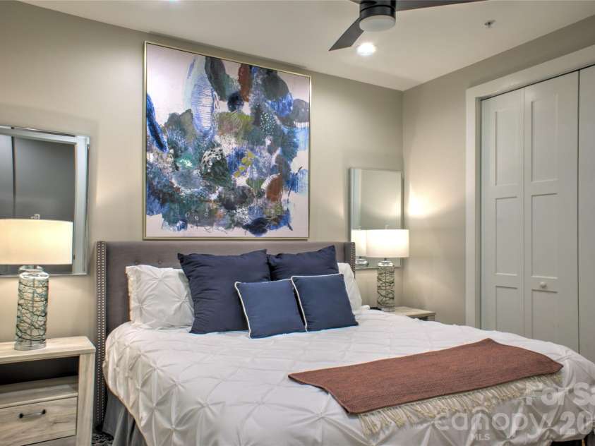 17 Market Street, Asheville, NC 28801.  MLS# CAR4405563, YatesRealty ID 40105. 