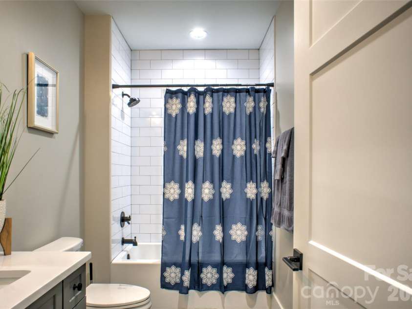 17 Market Street, Asheville, NC 28801.  MLS# CAR4405563, YatesRealty ID 40105. 