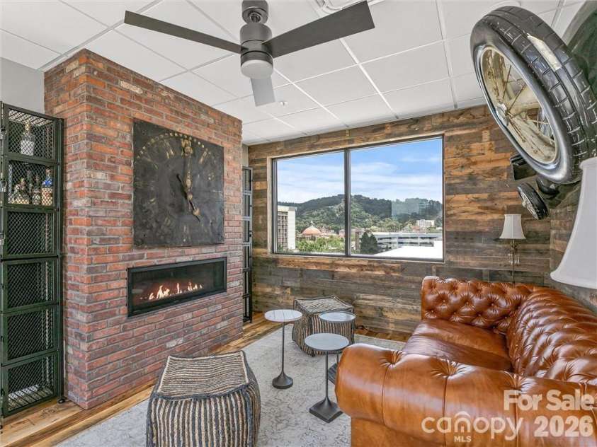 17 Market Street, Asheville, NC 28801.  MLS# CAR4405563, YatesRealty ID 40105. 