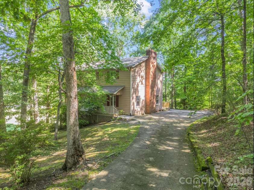 154 Breeze Hill, Rutherfordton, NC 28139.  MLS# CAR4405973, YatesRealty ID 40106. 