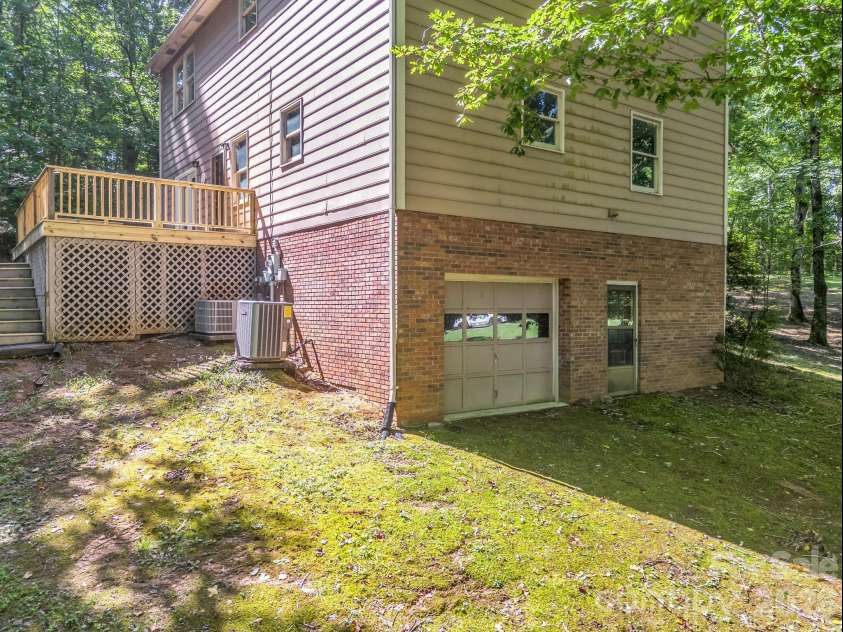 154 Breeze Hill, Rutherfordton, NC 28139.  MLS# CAR4405973, YatesRealty ID 40106. 