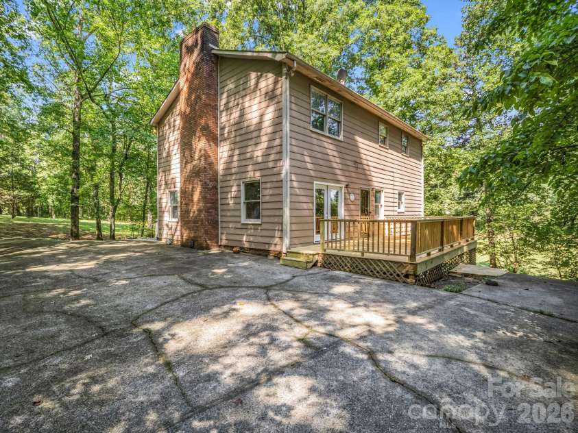 154 Breeze Hill, Rutherfordton, NC 28139.  MLS# CAR4405973, YatesRealty ID 40106. 