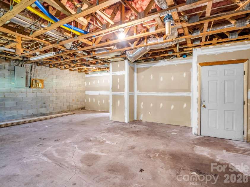 154 Breeze Hill, Rutherfordton, NC 28139.  MLS# CAR4405973, YatesRealty ID 40106. 