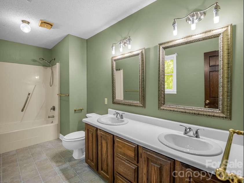 154 Breeze Hill, Rutherfordton, NC 28139.  MLS# CAR4405973, YatesRealty ID 40106. En suite Bath 1