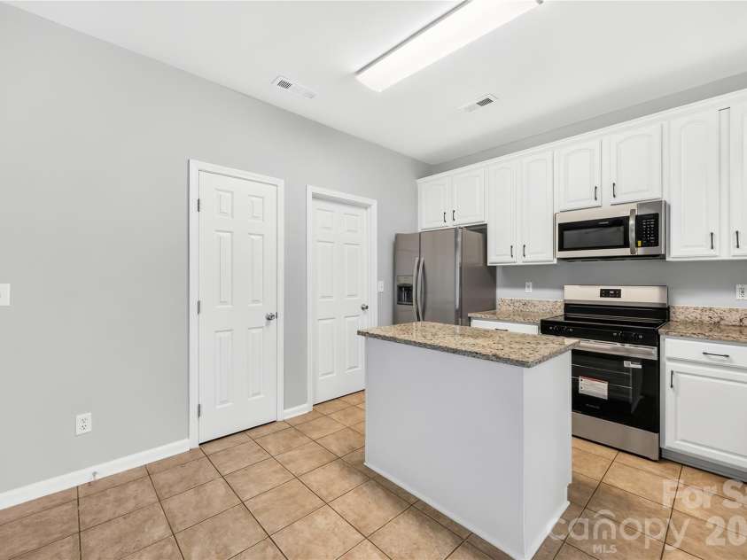 10011 Alexander Martin Avenue, Charlotte, NC 28277.  MLS# CAR4407892, YatesRealty ID 40111. 