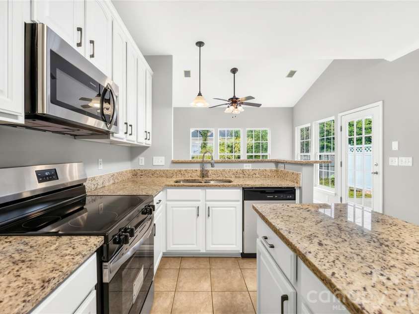 10011 Alexander Martin Avenue, Charlotte, NC 28277.  MLS# CAR4407892, YatesRealty ID 40111. 