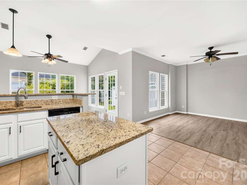 10011 Alexander Martin Avenue, Charlotte, NC 28277.  MLS# CAR4407892, YatesRealty ID 40111. 