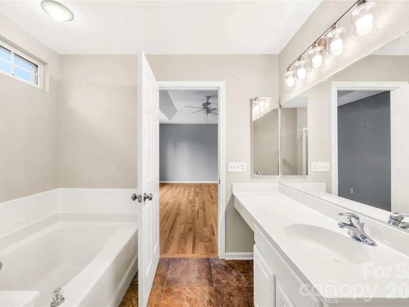 10011 Alexander Martin Avenue, Charlotte, NC 28277.  MLS# CAR4407892, YatesRealty ID 40111. 