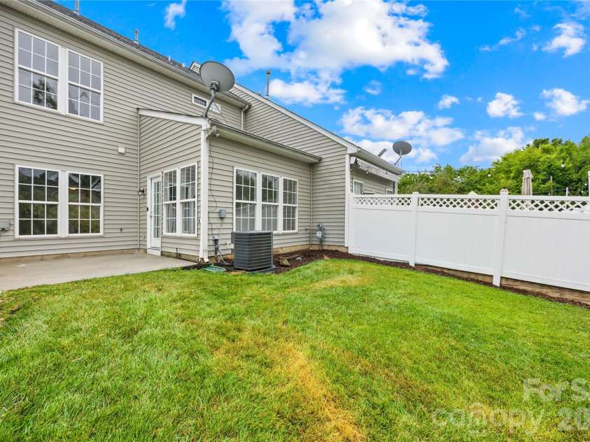 10011 Alexander Martin Avenue, Charlotte, NC 28277.  MLS# CAR4407892, YatesRealty ID 40111. 