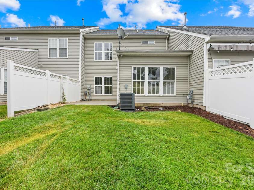 10011 Alexander Martin Avenue, Charlotte, NC 28277.  MLS# CAR4407892, YatesRealty ID 40111. 