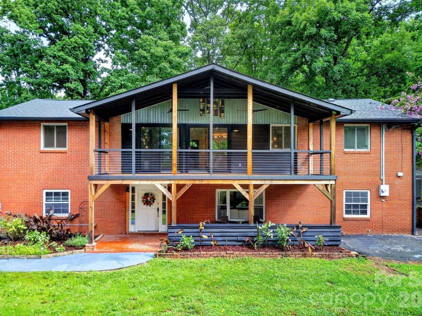 40 Mintz Lane, Swannanoa, NC 28778.  MLS# CAR4408278, YatesRealty ID 40114. 