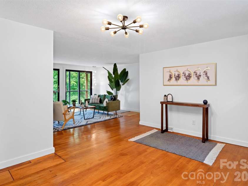 40 Mintz Lane, Swannanoa, NC 28778.  MLS# CAR4408278, YatesRealty ID 40114. 