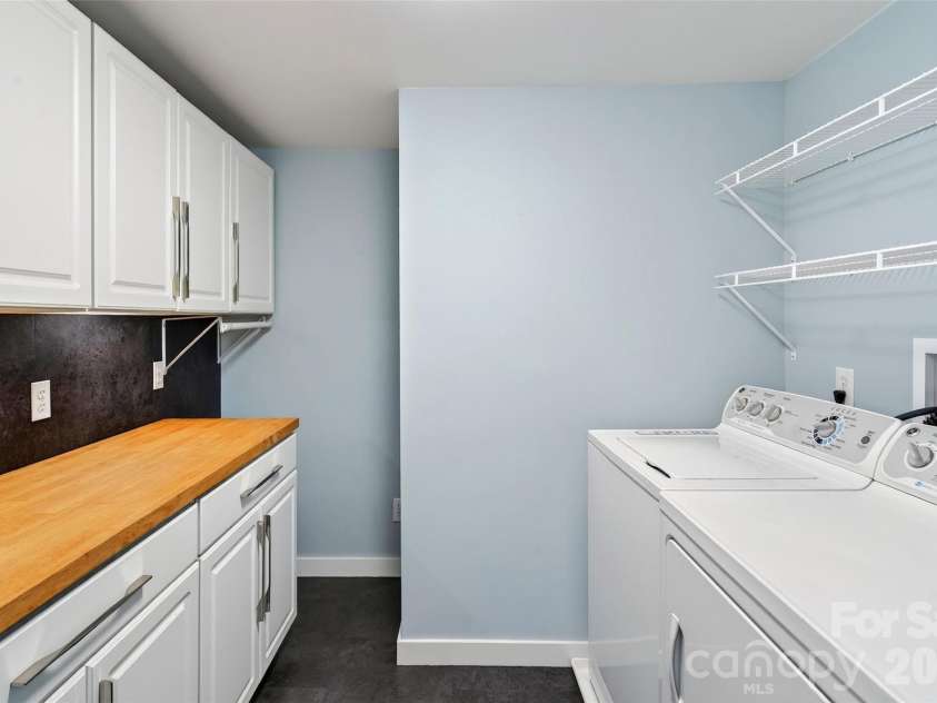 40 Mintz Lane, Swannanoa, NC 28778.  MLS# CAR4408278, YatesRealty ID 40114. 