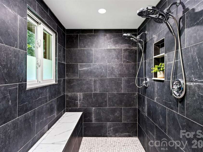 40 Mintz Lane, Swannanoa, NC 28778.  MLS# CAR4408278, YatesRealty ID 40114. 