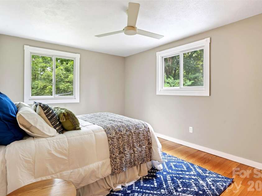 40 Mintz Lane, Swannanoa, NC 28778.  MLS# CAR4408278, YatesRealty ID 40114. 