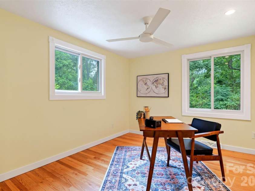 40 Mintz Lane, Swannanoa, NC 28778.  MLS# CAR4408278, YatesRealty ID 40114. 