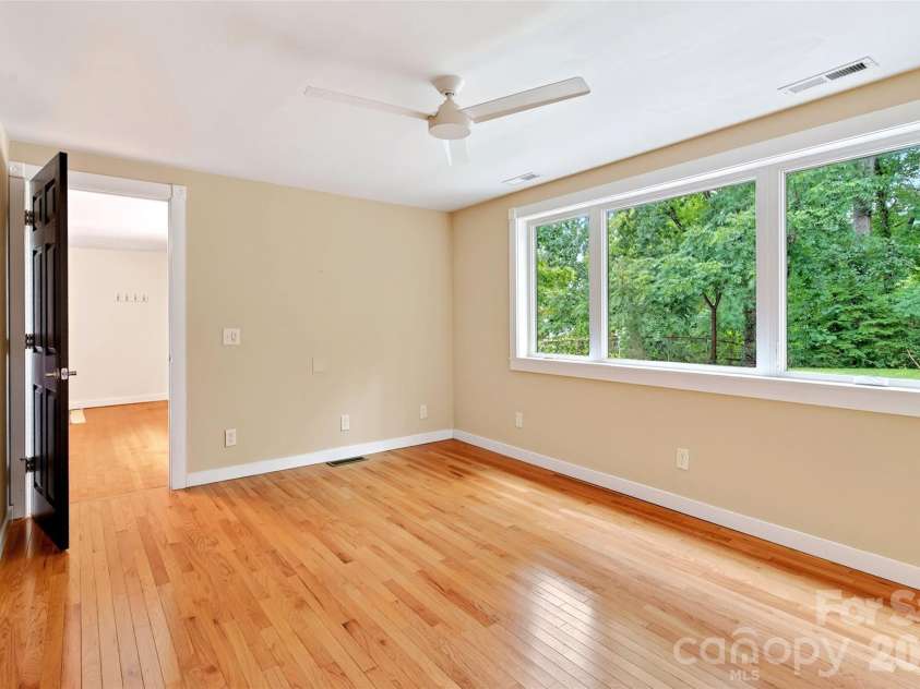 40 Mintz Lane, Swannanoa, NC 28778.  MLS# CAR4408278, YatesRealty ID 40114. 
