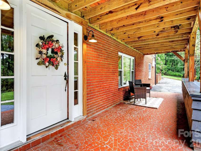 40 Mintz Lane, Swannanoa, NC 28778.  MLS# CAR4408278, YatesRealty ID 40114. 