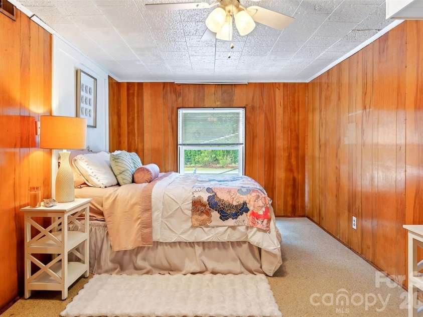 40 Mintz Lane, Swannanoa, NC 28778.  MLS# CAR4408278, YatesRealty ID 40114. 