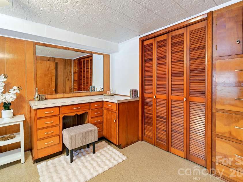 40 Mintz Lane, Swannanoa, NC 28778.  MLS# CAR4408278, YatesRealty ID 40114. 