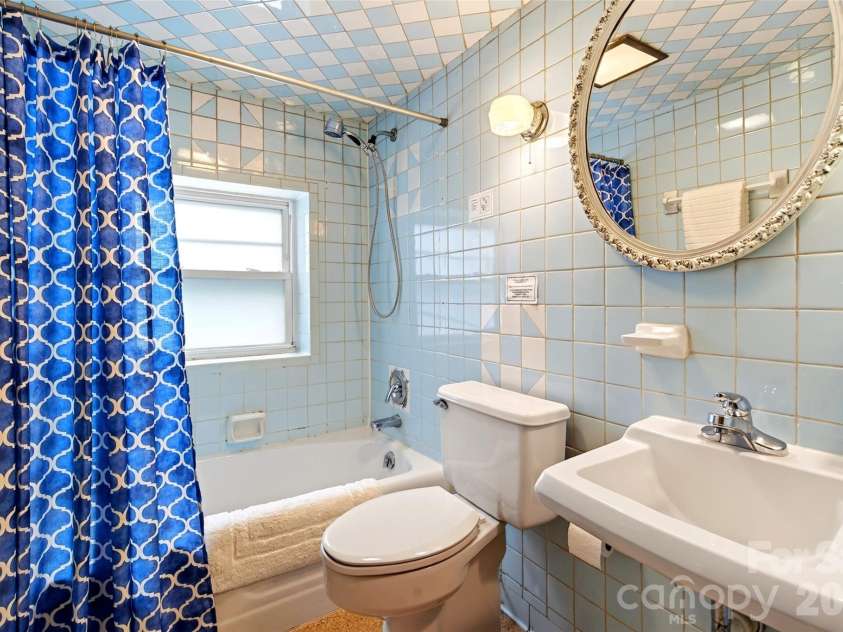 40 Mintz Lane, Swannanoa, NC 28778.  MLS# CAR4408278, YatesRealty ID 40114. 